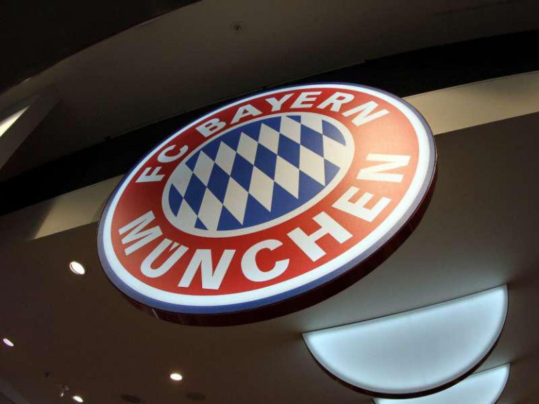 <b><span style='color:#bc2929;font-size:16px;'>BVB lobt Bayern <br></span>BVB Sportdirektor: „Bayern neben Barcelona beste Mannschaft der Welt“</b>