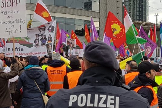 Deutschland: Syrisches Restaurant bei Pro-Kurden-Demo zerstört