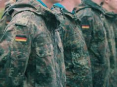 Männer bis 45 müssen sich längere Auslandsaufenthalte genehmigen lassen