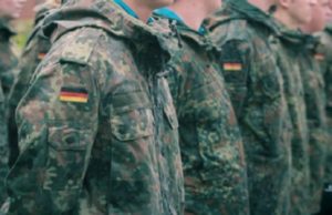 Männer bis 45 müssen sich längere Auslandsaufenthalte genehmigen lassen