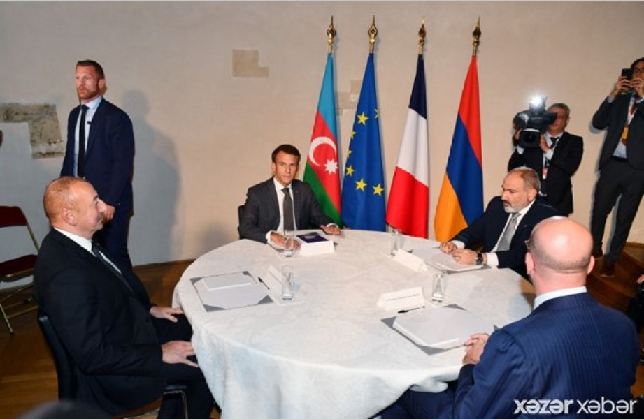 Am Abend des 6. Oktober fand in Prag im Rahmen des Europäischen Politischen Rates ein Vierertreffen statt, an dem die Präsidenten Frankreichs, Aserbaidschans und des Europäischen Rates sowie der Premierminister Armeniens teilnahmen.