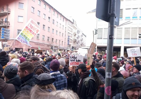 Deutschland: Hunderttausende Demonstrieren Gegen Faschismus