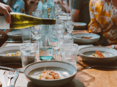 Warum Wein das perfekte Geschenk ist: Ideen für jeden Anlass