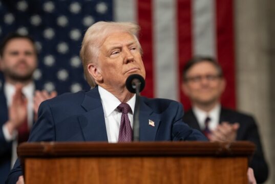 Trump meldet Tod von Khamenei: „Größte Chance“ für den Iran – Massaker an Mädchenschule erschüttert die Region