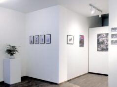 Die Ästhetik der Unvollständigkeit – Internationale Gruppenausstellung „Fragmented Wholeness“ in der 16art8 Gallery Düsseldorf