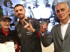 Nobelpreisträger Aziz Sancar und Merih Demiral mit Wolfsgruß