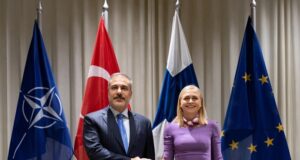 Finnland: Russland hat nur die Osmanen respektiert Der türkische Außenminister Hakan Fidan bei einem Treffen mit seiner finnischen Amtkollegin Elina Valtonen am 5.11.2025 in Helsinki.