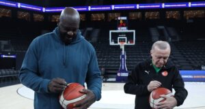 Basketball-Gipfel in Istanbul: Präsident Erdoğan empfängt NBA-Legende Shaquille O’Neal im neuen Leistungszentrum