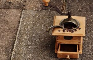 Retro als moderner Trend – in diesen Bereichen sind „Omas Kniffe“ die besten