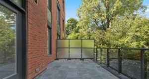 Sanierungsboom am Balkon: Warum Balkongeländer-Bausätze gefragter sind denn je (Symbolfoto: unsplash)