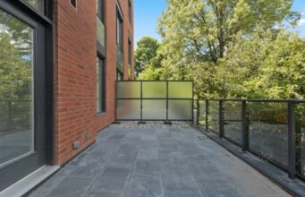 Sanierungsboom am Balkon: Warum Balkongeländer-Bausätze gefragter sind denn je (Symbolfoto: unsplash)