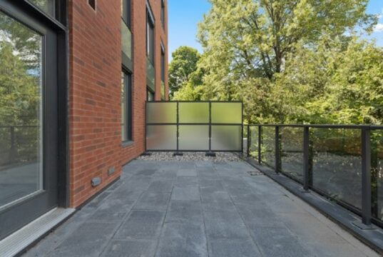 Sanierungsboom am Balkon: Warum Balkongeländer-Bausätze gefragter sind denn je (Symbolfoto: unsplash)