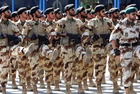 Iran: Außenminister Abbas Araghchi kündigt „dezentralisiertes Mosaik-Verteidigungssystem“ an