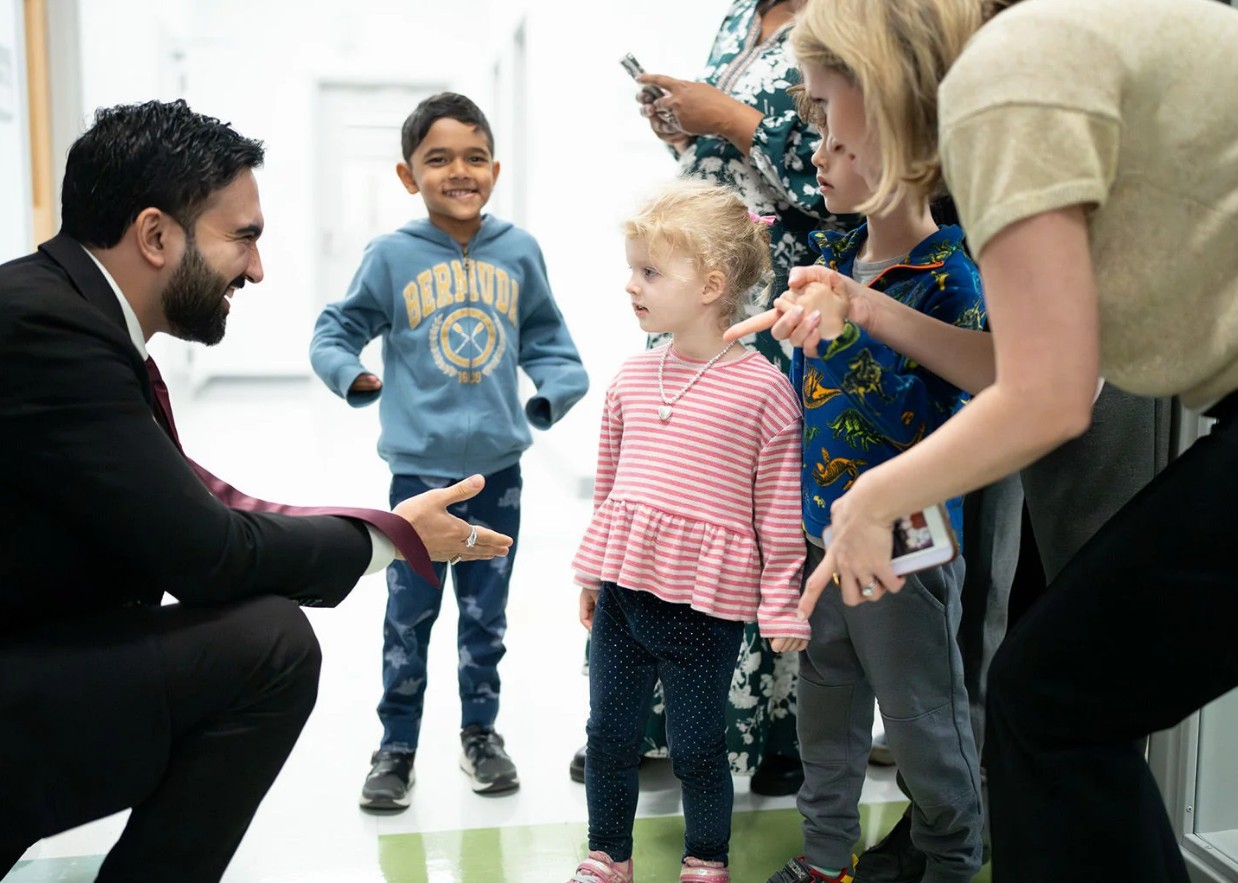 <b><span style='color:#bc2929;font-size:16px;'>New York <br></span>Bürgermeister Mamdani: Kinderbetreuung auch ohne Aufenthalt</b>