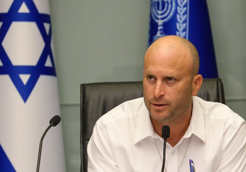 <b><span style='color:#bc2929;font-size:16px;'>Yitzhak Kroizer <br></span>Israel: Knesset-Abgeordneter heißt Tötung von Zivilisten gut</b>