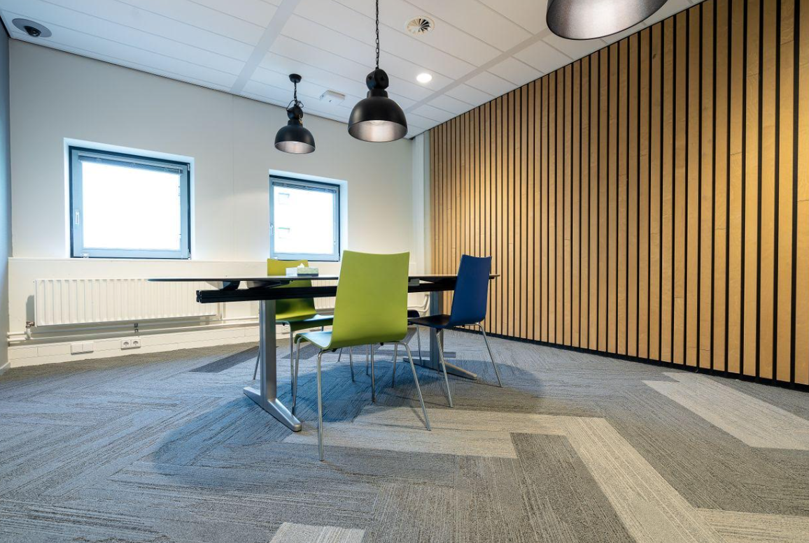 <b><span style='color:#bc2929;font-size:16px;'>Raumdesign <br></span>Akustikpaneele als leiser Luxus im Raum</b>