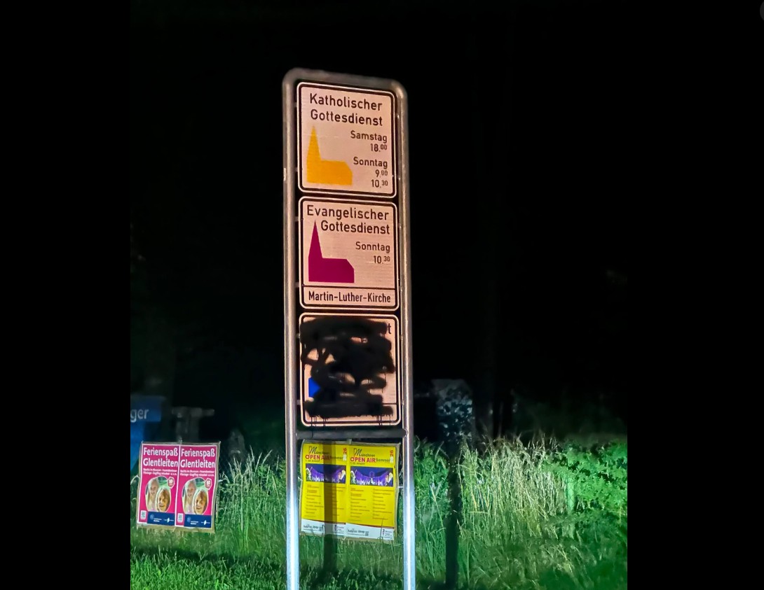 <b><span style='color:#bc2929;font-size:16px;'>Islam in Deutschland <br></span>Penzberg: Anschlag auf Schild mit muslimischen Gebetszeiten</b>