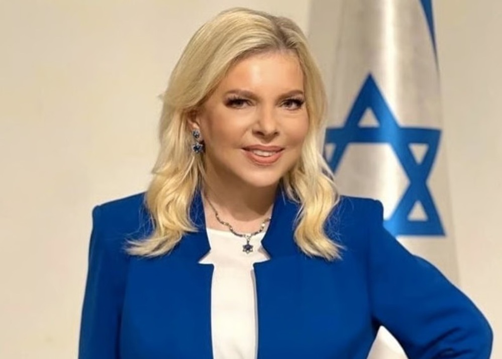 <b><span style='color:#bc2929;font-size:16px;'>Israel <br></span>„Kriechend den Boden wischen“ – Schwere Vorwürfe wegen Demütigungen gegen Sara Netanjahu</b>
