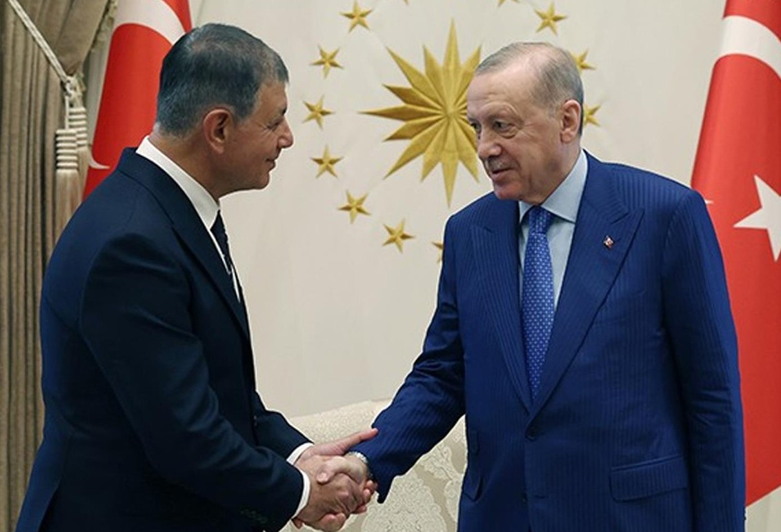 <b><span style='color:#bc2929;font-size:16px;'>Türkei <br></span>Izmir-Beben: Oberbürgermeister Cemil Tugay wechselt zur Erdogan-Partei</b>